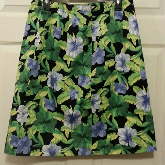 Laura Scott Floral Skirt - Picture 2 of 4